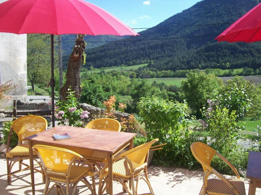 Bed and Breakfast Le Vin De L'Ete Ponet-et-Saint-Auban Exterior foto