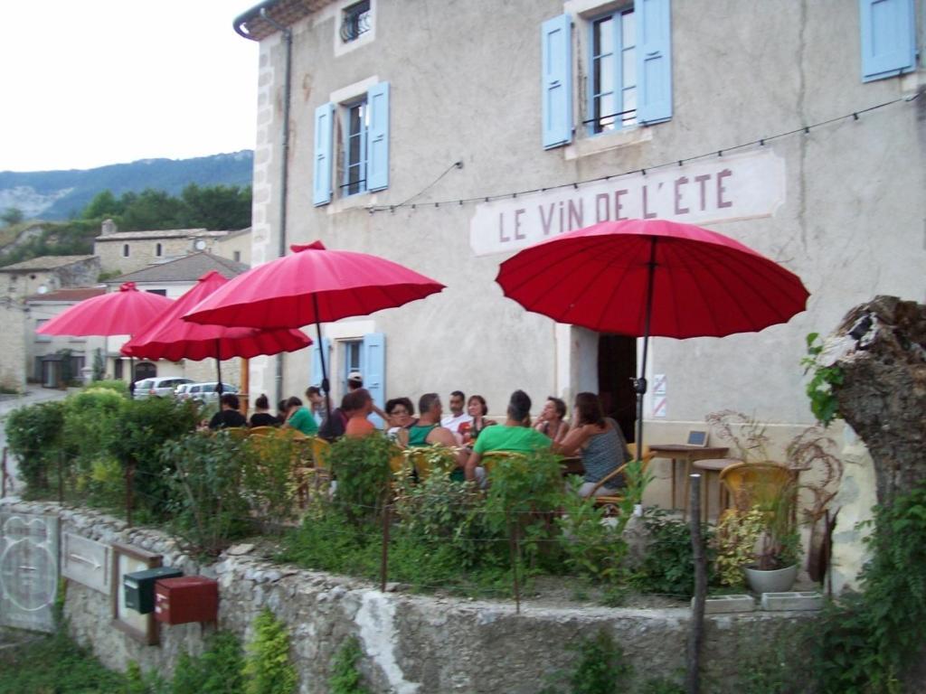 Bed and Breakfast Le Vin De L'Ete Ponet-et-Saint-Auban Exterior foto