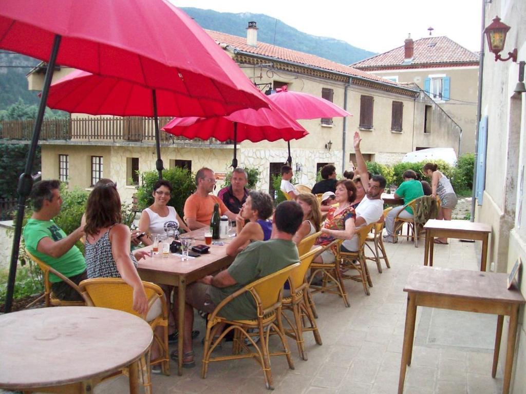 Bed and Breakfast Le Vin De L'Ete Ponet-et-Saint-Auban Exterior foto